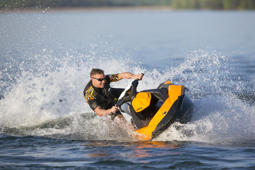 VODNÍ SKÚTRY SEA DOO SPARK