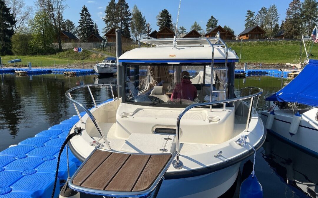 Kajutová lod Quicksilver 755 -Pilothouse- Mercury 250 Verado